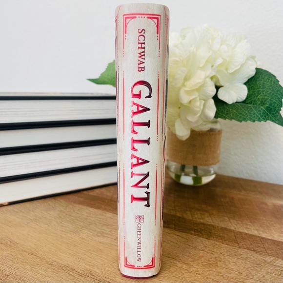 Exclusive Signed First Edition Gallant by V. E. Schwab - Picture 6 of 12